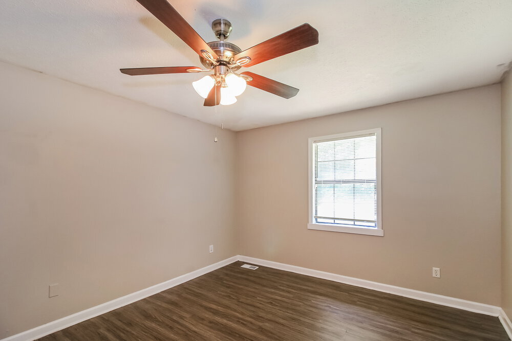 Building Photo - 9227 Chestnut Lake Dr
