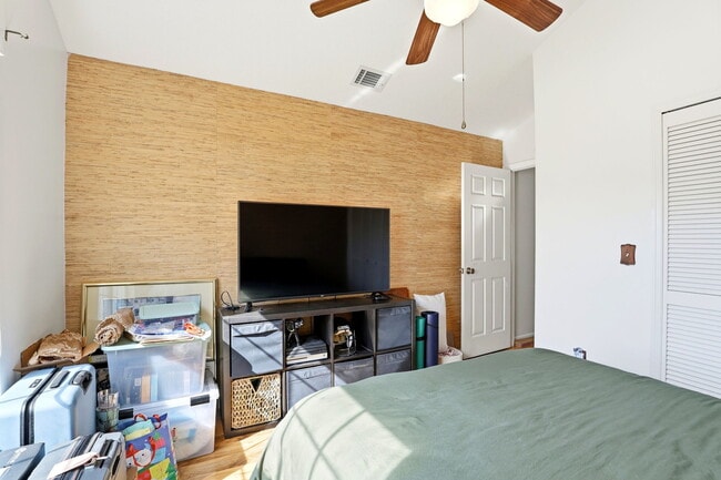 Building Photo - 2801 Donaldson Dr