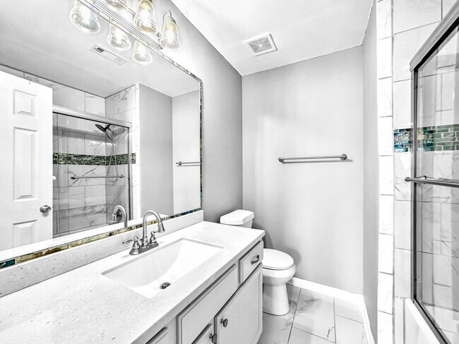 Building Photo - Charming 3-bed, 2-bath home located in the...