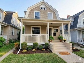 Building Photo - 710 Emmet St