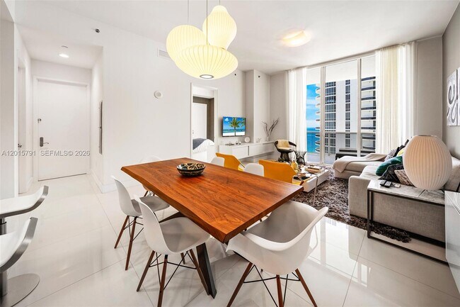 Building Photo - 15901 Collins Ave