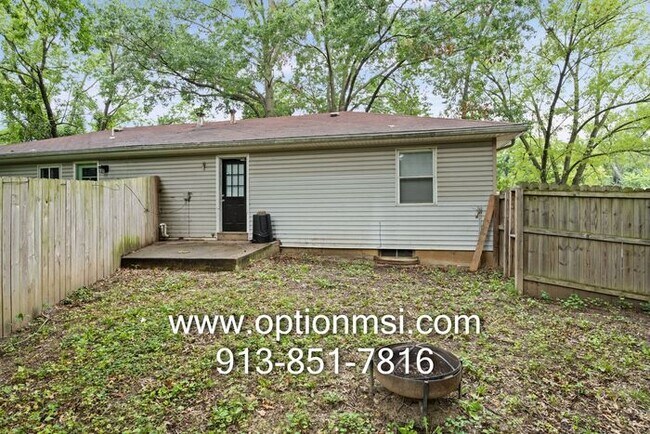 Building Photo - Very Spacious and ready for immediate move-in!!