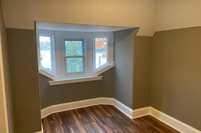 Building Photo - The Phoenixville Lofts-Upgraded Studio/1 b...