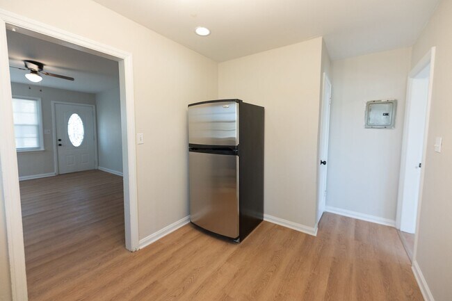 Building Photo - Updated 3 Bed 2 Bath Home in Greensboro