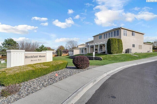 Building Photo - 2,400sf Low Maintenance, Best S Richland L...