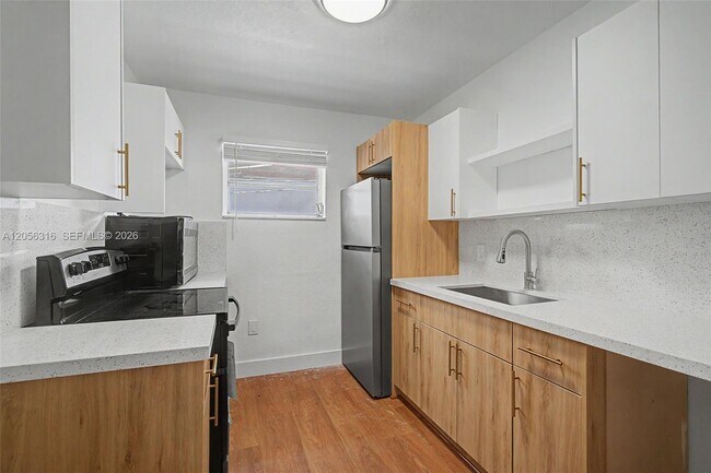 Building Photo - 3170 SW 16th St