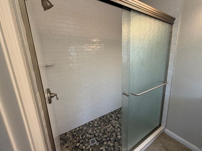 Building Photo - Updated single story home!