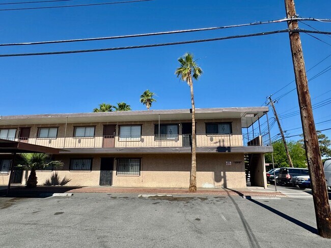 Building Photo - Move-in ready 1-bedroom condo