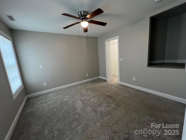 Building Photo - 1086 20th St NE