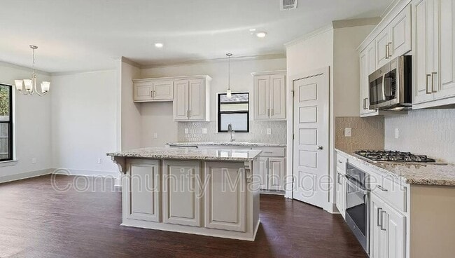 Building Photo - 14032 Eastover Ave