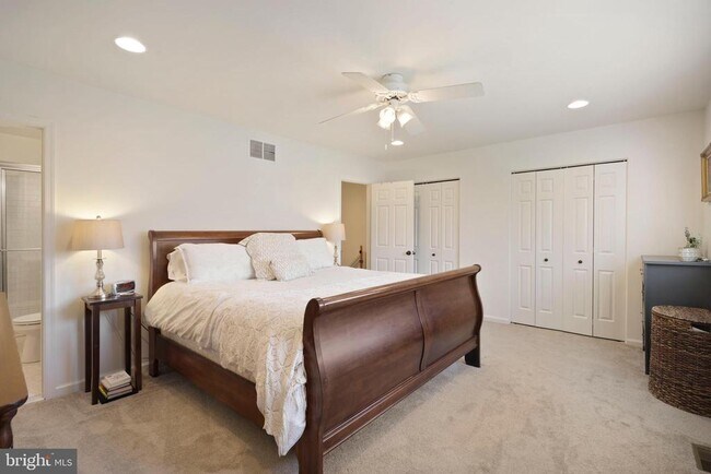Building Photo - 11 Donagh Ct