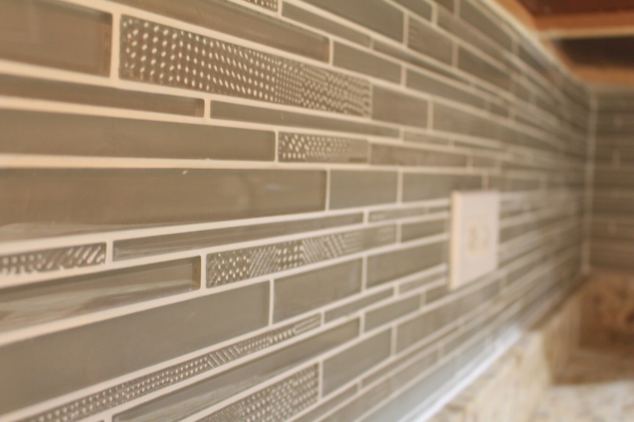 glass tile back splash, easy to clean! - 4541 s prairie ave