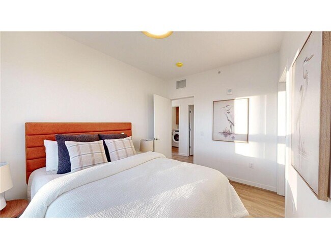 Building Photo - 4 West Dr