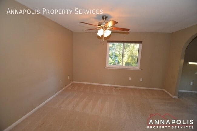 Building Photo - 4 Youngs Farm Ct