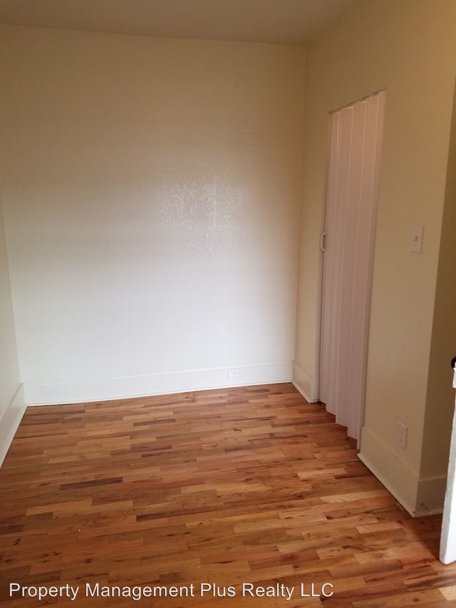 Building Photo - 3 br, 1 bath House - 156 Sunset