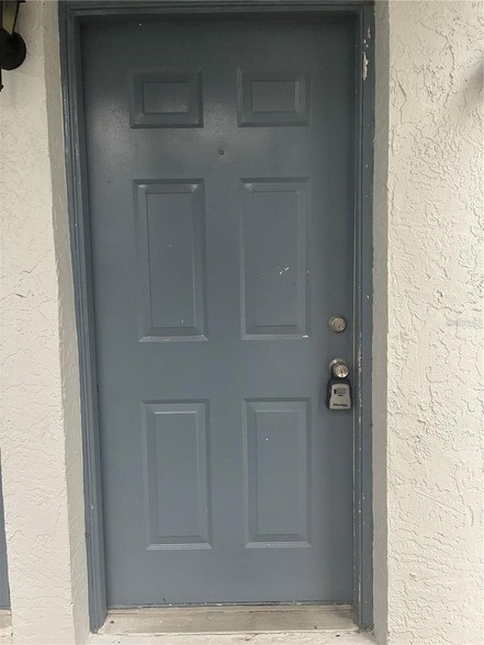 Building Photo - 7193 E Bank Dr