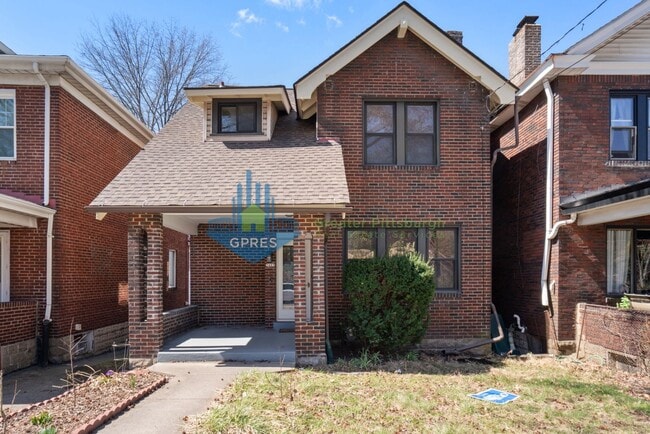 Building Photo - Spacious 3-Bedroom Home w/ Parking & Centr...