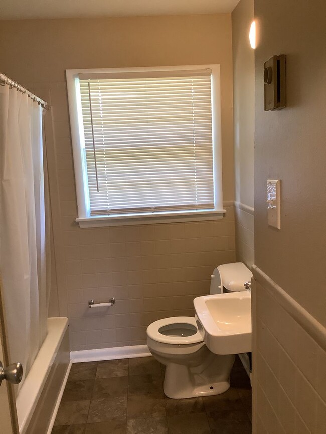 Building Photo - Cozy 3-Bedroom, 1-Bath Home – Great Value!