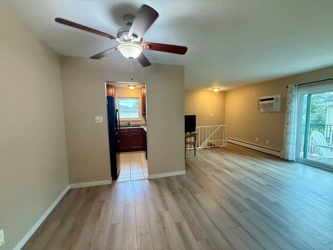 Building Photo - Charming 2BR Townhome w/ Attached Garage in Prime Lakewood Location!