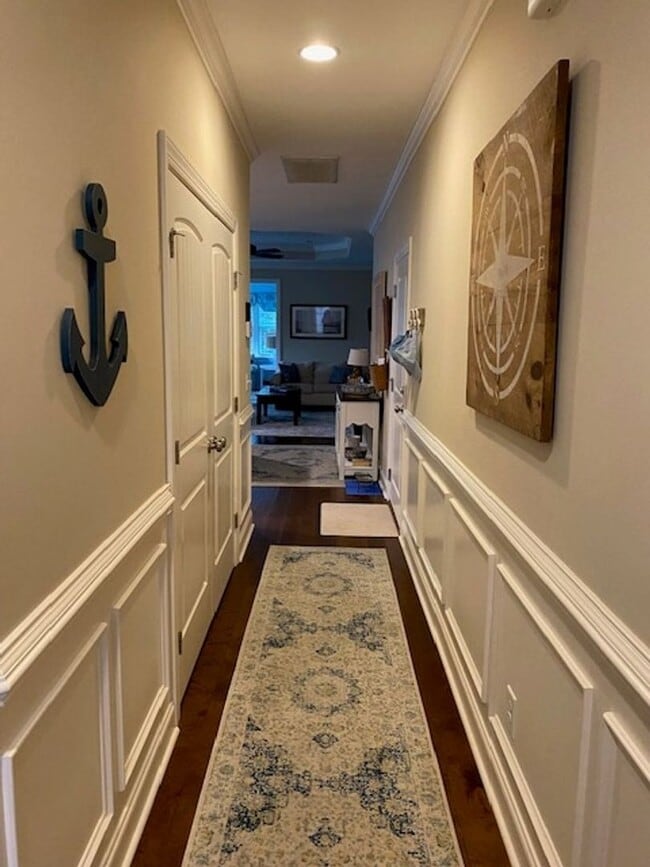Building Photo - Amazing Furnished Town Home in Brunswick F...