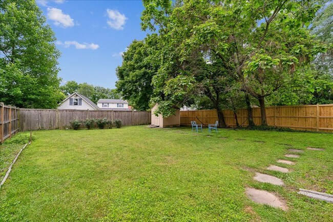 Building Photo - Remodeled in great location! 4 bedrooms 2 FB Walk to Metro