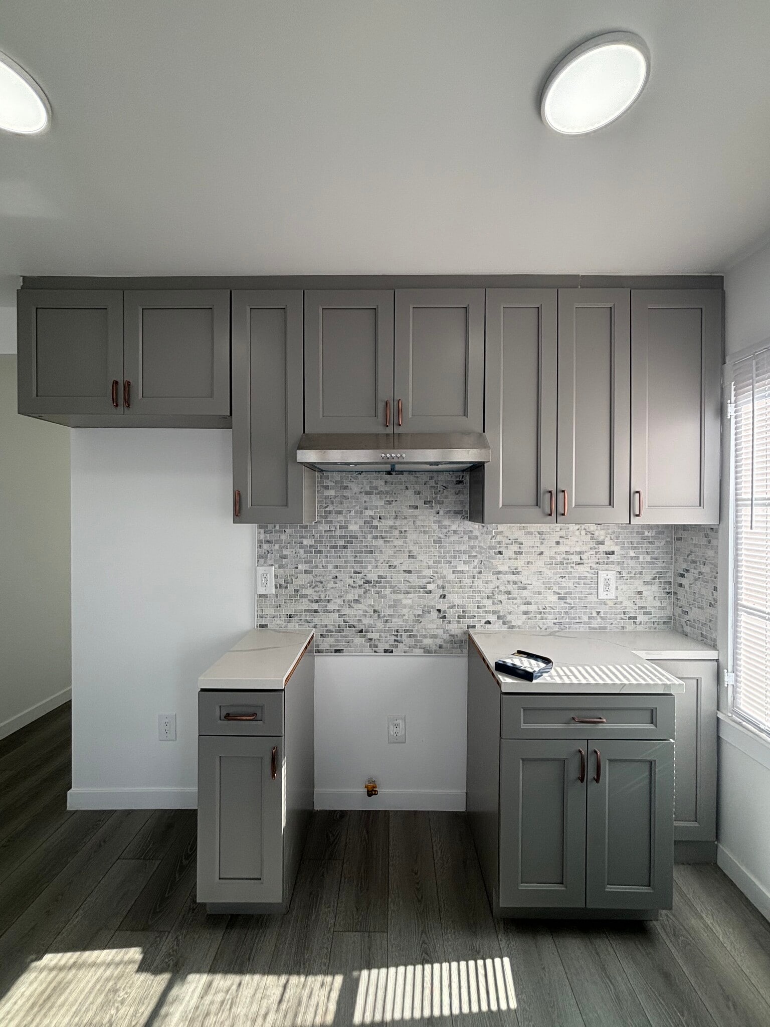 Building Photo - 1956 1/2 Park Grove Ave