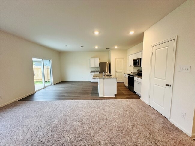 Building Photo - 14850 Calderon Dr