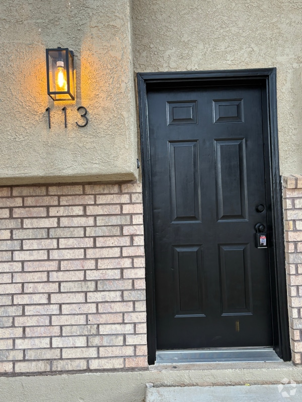 Building Photo - 113 W Sunset Dr
