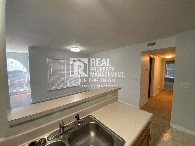Building Photo - Two Bed / Two Bath Condo near Urban Loop