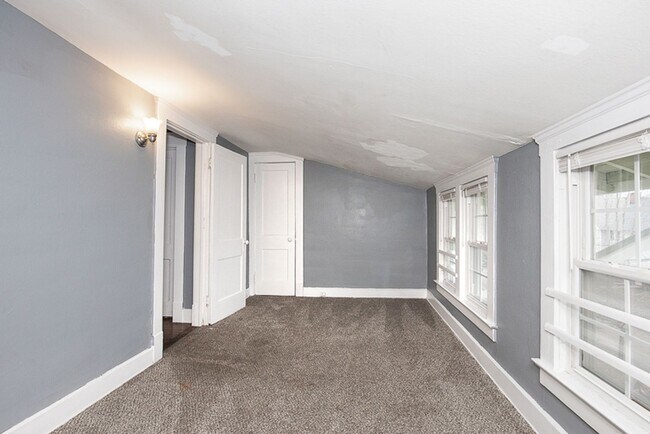 Building Photo - 2827 Avondale Ave