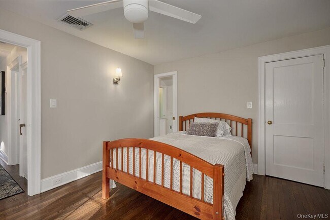 Building Photo - 4 Glenwolde Park