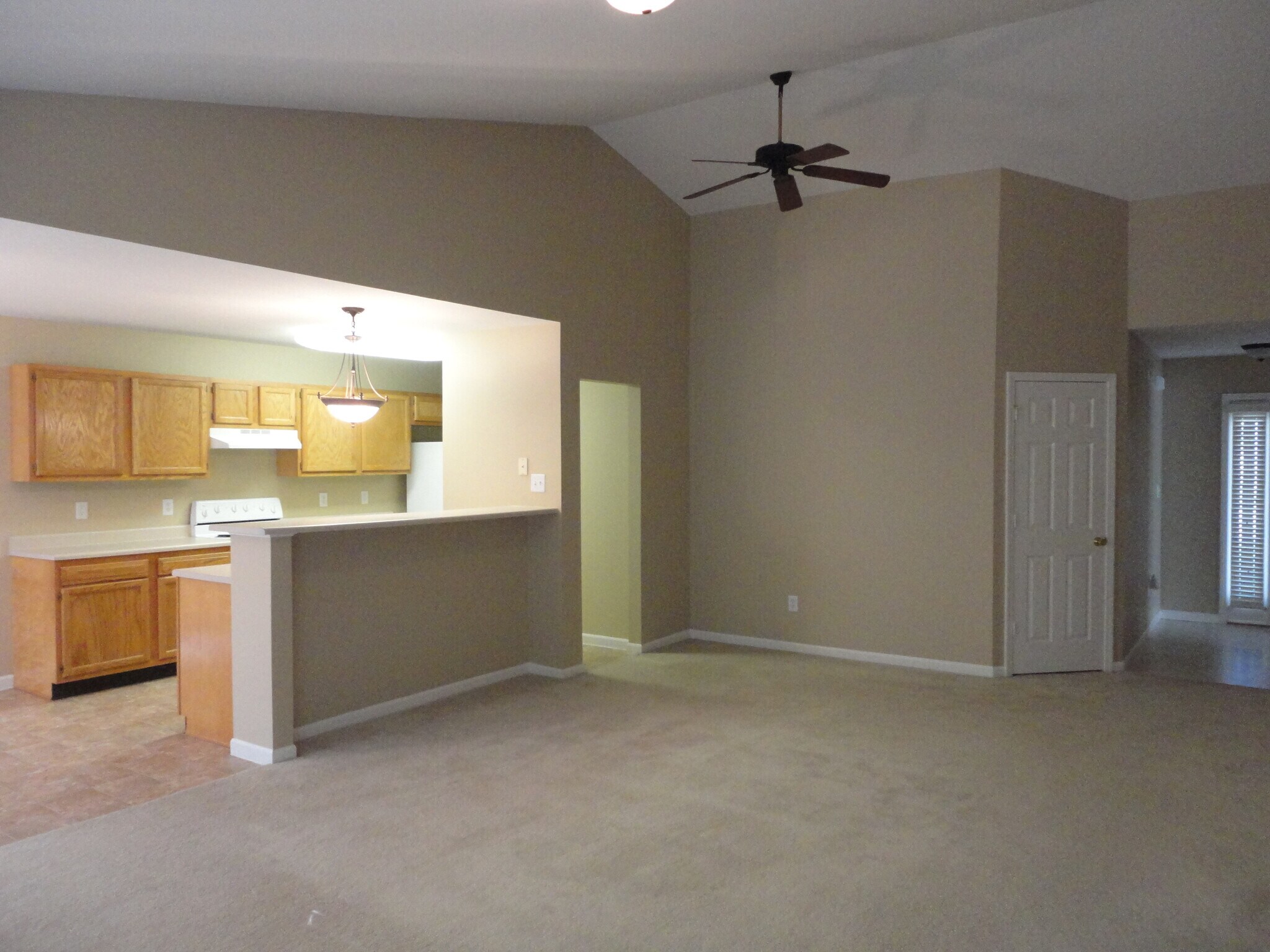 Building Photo - 81 W Quail Wood Ln