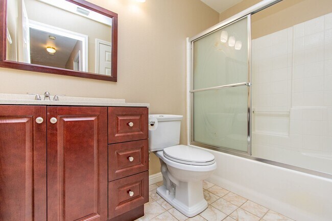 Building Photo - Beautiful Spacious Country Living Home!