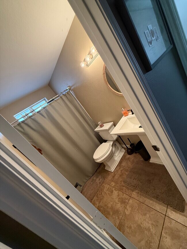 Building Photo - Cano Lane