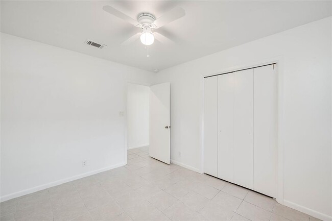 Building Photo - 3304 Dolphin Cove