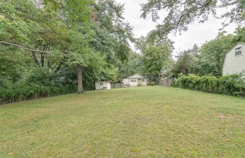 Building Photo - 0000-0001 block from U of Memphis