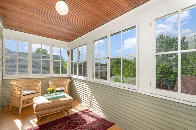 Building Photo - Spacious 4BR/2BA Single-Family Home in Mer...