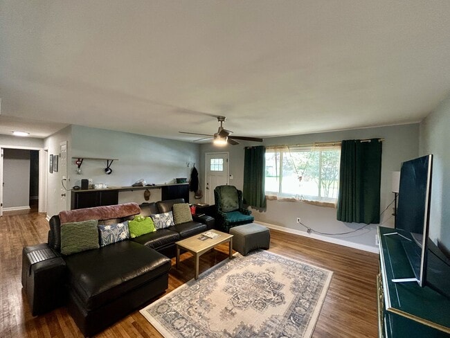 Building Photo - 8120 Halprin Dr