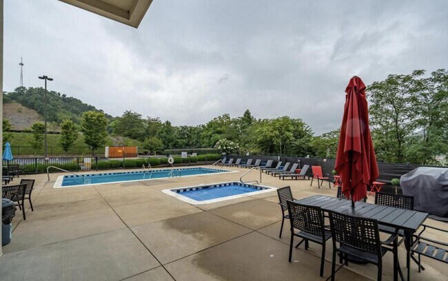 Building Photo - 210 Raceday Center Dr