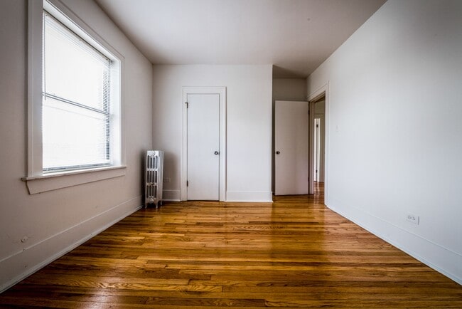 Building Photo - 5328 W Harrison St Chicago, IL 60644