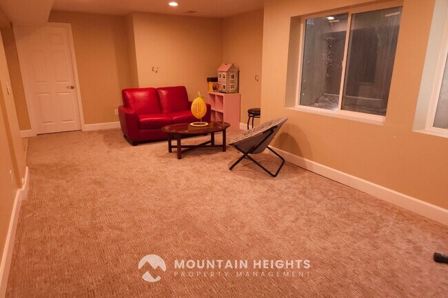 Building Photo - 2096 Rainbow Point Dr