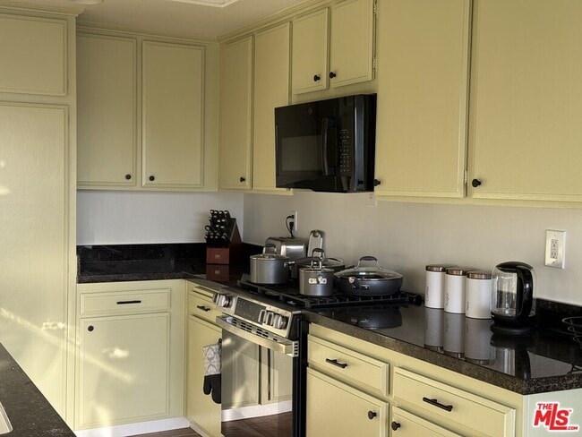 Building Photo - 234 N Kenwood St