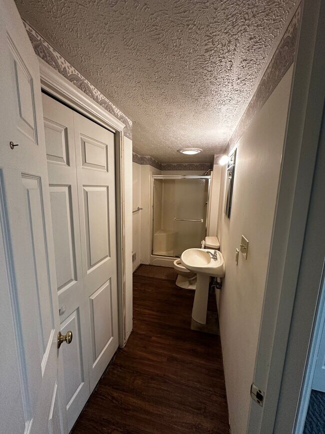 Building Photo - 1250-1254 Evans City Rd