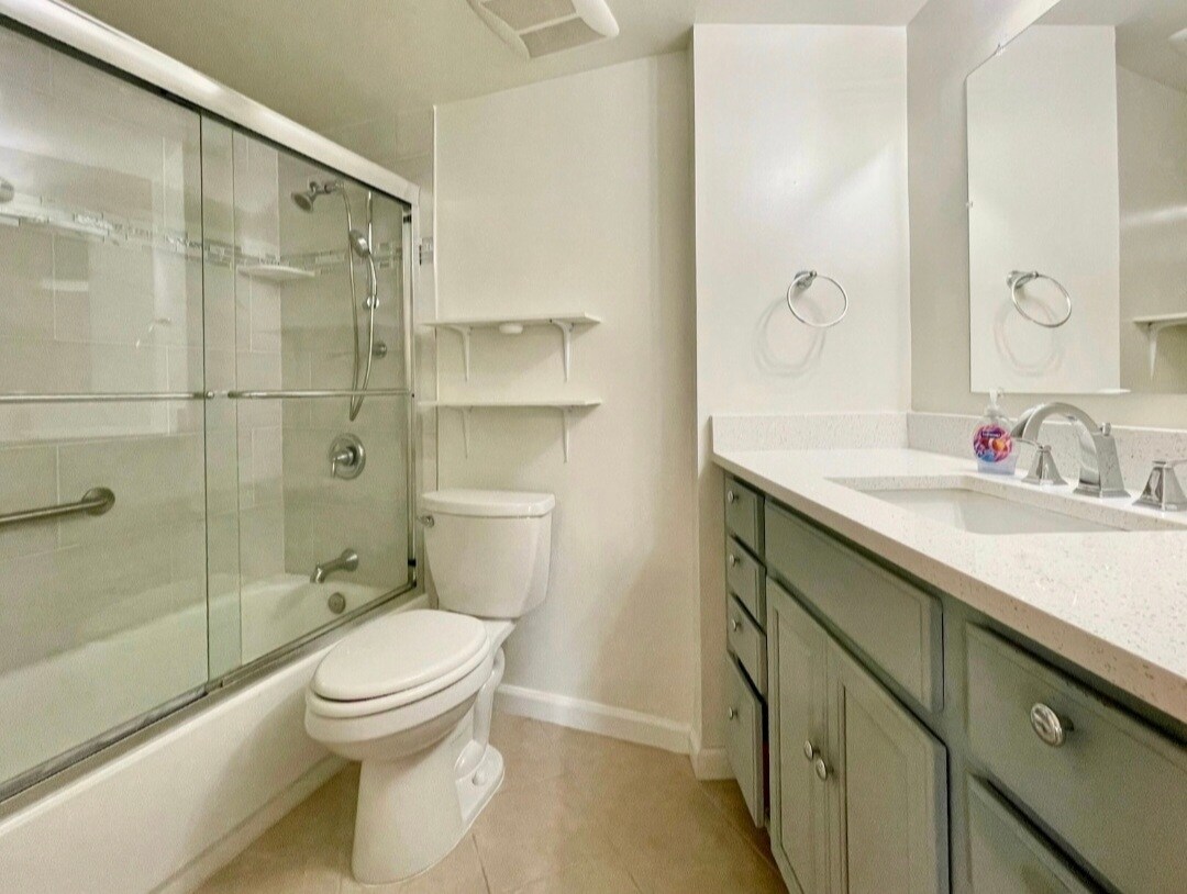 Building Photo - 5901 Mount Eagle Dr