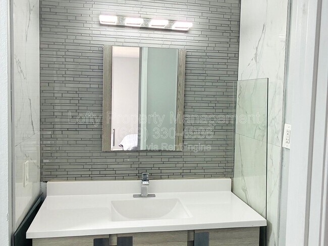 Building Photo - 3254 Ashford St