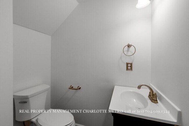Building Photo - Charming HOME in Prime South Charlotte Location!