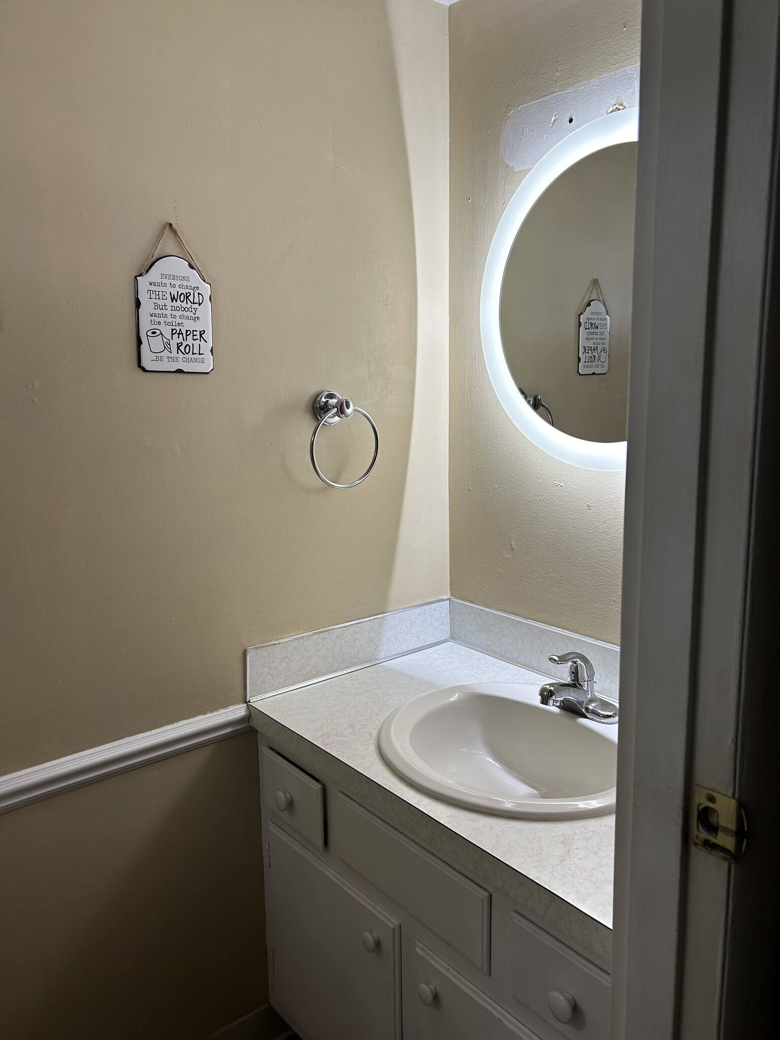 Half Bath (Level 1) - 5465 Marsh Rd