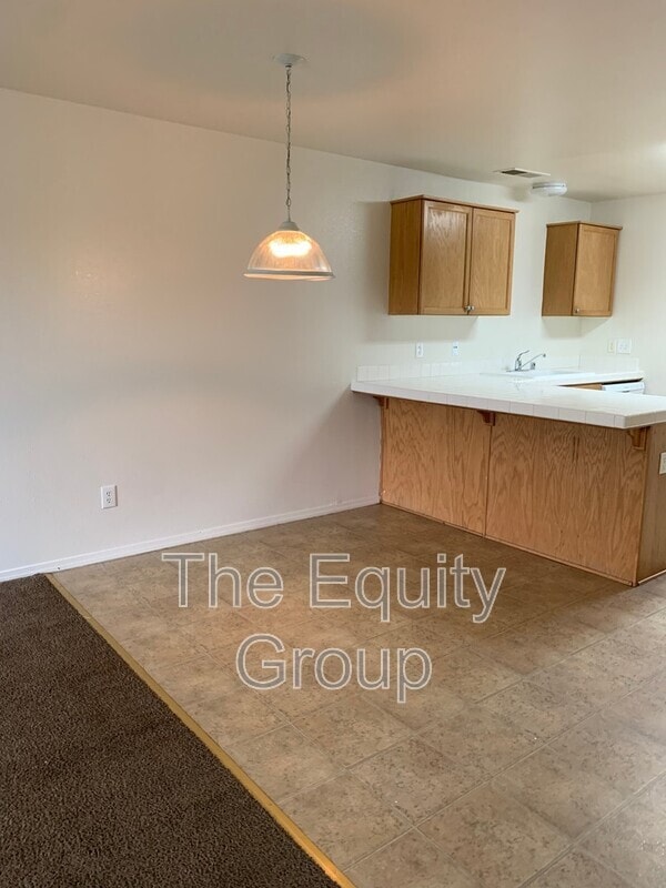 Building Photo - 4223 W Walnut Ave