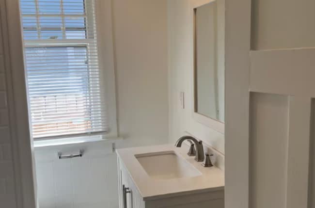 Building Photo - Mount Vernon 2 Bedroom 1 Bath Close to Dow...