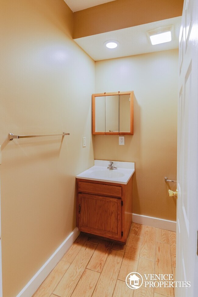 Building Photo - 4 Bedroom on OSU Campus